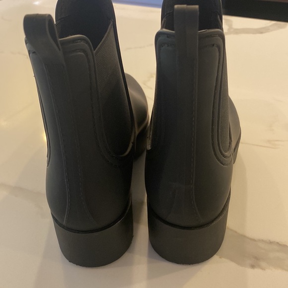 Rain booties- size 9-too narrow for my feet - Picture 4 of 7